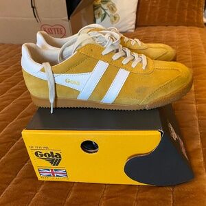 Gold sneakers 6.5